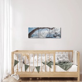 Obraz zasneženého stromu pri vode (s hodinami) (90x30 cm)