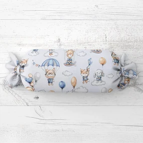 Biante Detský vankúš valec bonbon Sandra SA-469 Zvieratká s padákmi na svetlo modrom 15x80 cm