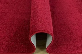 Metrážny koberec Dynasty 58 bordový