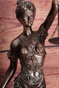 Socha spravodlivosti JUSTÍCIA 8839C - čierno-strieborná (58x11x14,2 cm)