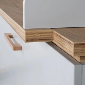 Svetlosivá nízka detská komoda v dekore duba s prebaľovacím pultom 117x104 cm Caro – Roba