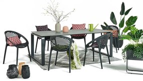 Záhradná jedálenská súprava pre 6 osôb s čiernou stoličkou Joanna a stolom Strong, 210 x 100 cm