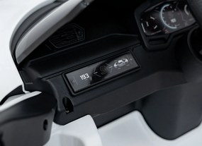 Ramiz Lamborghini Revuelto vozidlo Biela