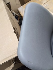 AKCE Tmavosivá stolička BALI MARK s bukovými nohami II. akosť