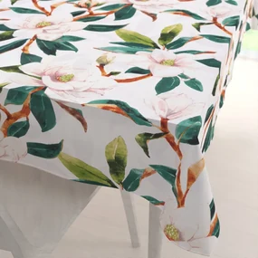 Biante Bavlnený obdĺžnikový obrus Sandra SA-293 Magnólia so zelenými listami na bielom 140x160 cm