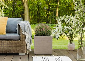 PLASTOVÝ KVETINÁČ NA KOLIESKACH BETONIQUE 40X40 CM BÉŽOVÁ