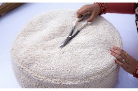 Krémový taburet Chill Natural – Lorena Canals