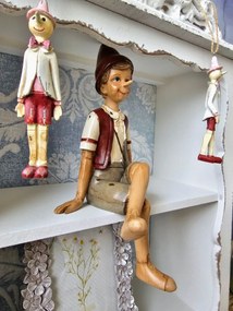 Dekorácie sediaci Pinocchio - 13 * 12 * 23 cm