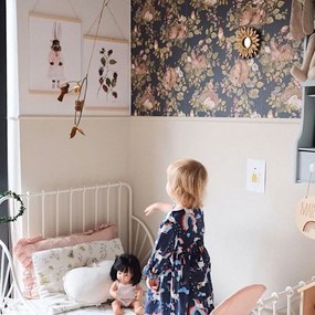 Tapeta malé ospalé zvieratká tmavá 280x50 cm