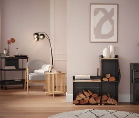 Vysoký regál na krbové drevo s odkladacou plochou