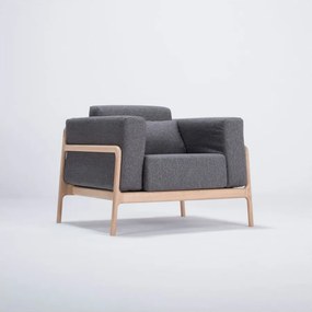 Kreslo s konštrukciou z dubového dreva s tmavosivým textilným sedadlom Gazzda Fawn