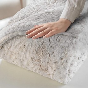 Sivobéžová deka z umelej kožušiny 220x240 cm Alaska – douceur d'intérieur