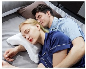 Ergonomický vankúš tvarovaný do oblúka