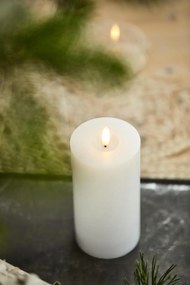 IB Laursen LED stĺpová sviečka WARM FLAME SL 12,5 cm biela