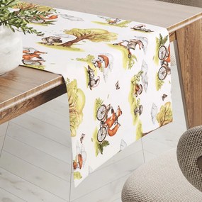 Biante Detský bavlnený behúň na stôl Sandra SA-697 Líšky na bicykloch - zelené na bielom 45x120 cm