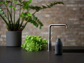 Čierny silikónový dávkovač mydla 300 ml Singles – Zone