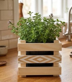 AMADEA Drevený obal na kvetináč s motívom kosoštvorcov, 17x17x15cm, drevený kvetináč