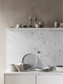 Svetlosivý servírovací keramický tanier Sablo L – Blomus