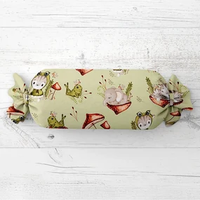 Biante Detský vankúš valec bonbon Sandra SA-474 Žabky a zvieratká medzi hubami na zelenom 15x100 cm