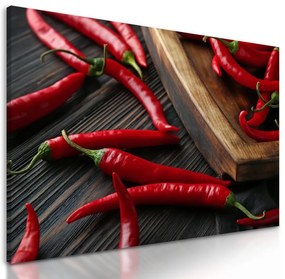 Obraz chili papričky na drevenom podklade