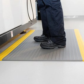 COBA Protiúnavová rohož s drážkami a žltými okrajmi, PVC, 0,9 x 18,3 m, sivá / žltá