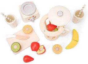 Drevený smoothie mixér s ovocím