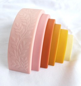 A Little Lovely Company - montessori stohovacia dúha - západ slnka