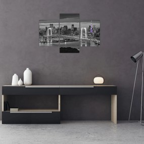 Obraz - Veľkomesto s fialovou vežou (90x60 cm)