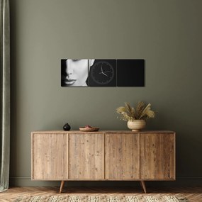 Obraz - Čiernobiely portrét ženy v klobúku (s hodinami) (90x30 cm)