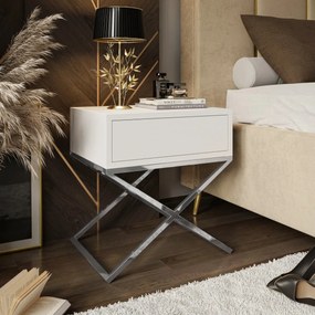 NOČNÝ STOLÍK EDWARD X BIELY + POCHRÓMOVANÝ OCEĽOVÝ PODSTAVEC