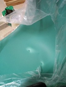 AKCIA Zelená stolička KITO s bukovými nohami II. akosť