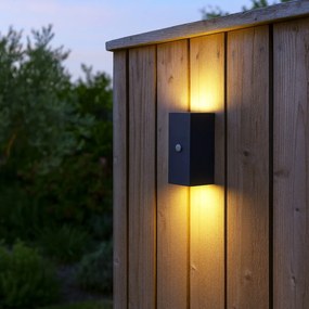 Nástenná lampa čierna 2 svetlá IP44 s pohybovým senzorom - Baleno