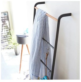 Čierny dekoratívny rebrík s detailom z bukového dreva YAMAZAKI Tower Ladder
