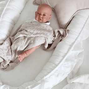 Ľanové hniezdo pre bábätko s volánom biela