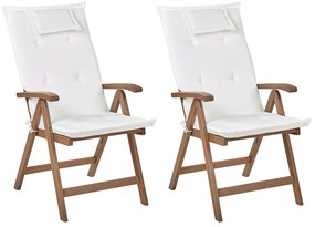 Sada 2 záhradných skladacích stoličiek z tmavého akáciového dreva s krémovo bielymi vankúšmi AMANTEA Beliani