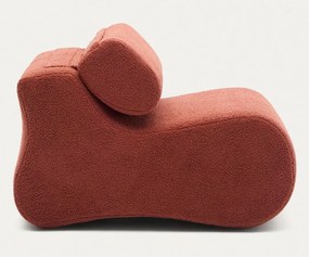 Kreslo v terakotovej farbe z textílie buklé Club – Kave Home