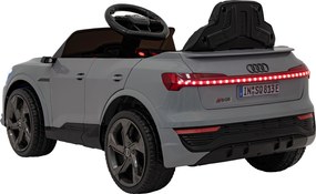 Ramiz Audi SQ8 vozidlo Sivá