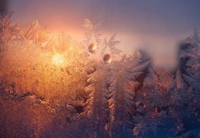 Fotografia Frosty window with drops and ice pattern at sunset, Sergiy Trofimov Photography, (40 x 26.7 cm)