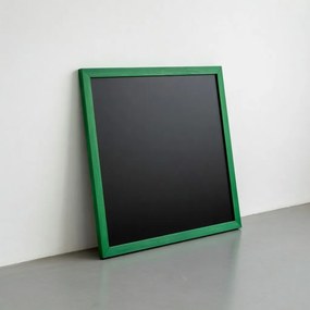 Toptabule.sk  Čierna kriedová tabuľa v zelenom drevenom ráme COLOR 90x60 cm