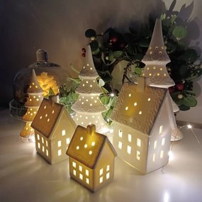 DECOLED Keramický domček, 10,6 x 8,7 x 16,8 cm, teplá biela, 2xLR44