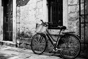 Obraz retro bicykel v čiernobielom prevedení - 120x80