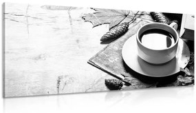 Obraz šálka kávy v jesennom nádychu v čiernobielom prevedení - 100x50