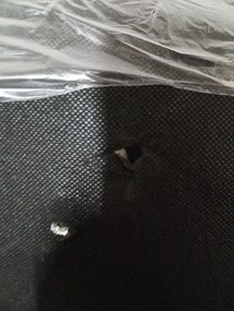 AKCIA Čierna zamatová stolička LAVA s čiernymi nohami II. trieda