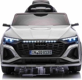 Ramiz Audi SQ8 vozidlo Sivá