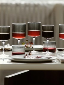 Ferm Living Pohár na červené víno Ripple Smoked Grey – set 2 ks