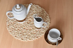 Okrúhle prestieranie svetlé
