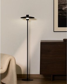 Čierna stojacia lampa s kovovým tienidlom (výška 130 cm) Nuvira – Kave Home