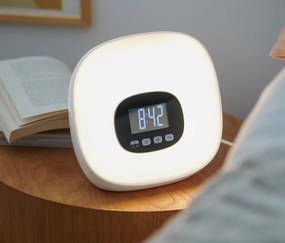 Budík využívajúci svetlo, s rádiom