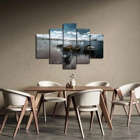 Obraz - Drevené loďky na jazere (150x105 cm)