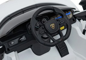 Ramiz Lamborghini Revuelto vozidlo Biela